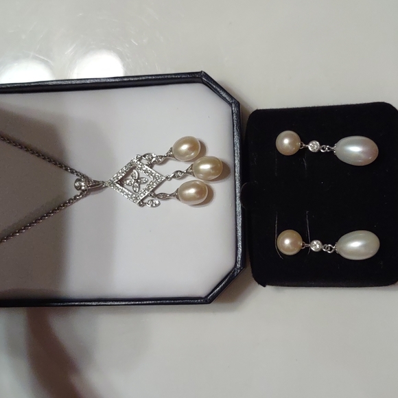 Jewelry - 14kt white gold necklace with diamond and pearl drop pendant and earring…